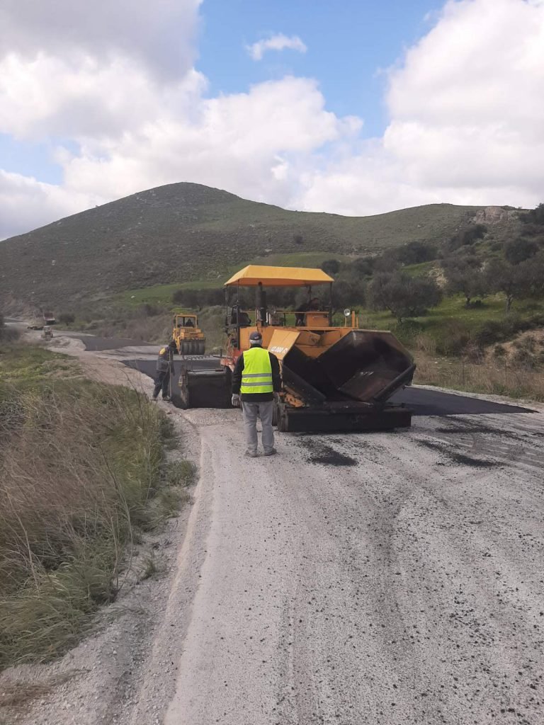 Ηράκλειο : Ολοκληρώνεται η ασφαλτόστρωση στον δρόμο Ατσιπάδες – Λαράνι