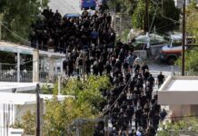 Κηδεία στα Βορίζια: Το σπαρακτικό «Φανούρη μου» της χήρας – Η μαύρη πομπή