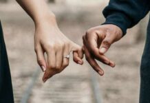 Έρευνα Tinder 2025: Οι άνδρες που κάνουν περισσότερο σεξ είναι και οι πιο σκοτεινοί – Ναρκισσισμός, μακιαβελισμός, ψυχοπάθεια