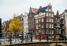 Στεγαστική κρίση: Ο «πονοκέφαλος» από την έλλειψη προσιτής στέγης και το «ολλανδικό μοντέλο»