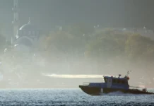 Θρίλερ στον Βόσπορο: Βρέθηκε αποκεφαλισμένο, χωρίς χέρια και πόδια το σώμα Ρώσου κολυμβητή που αγνοούνταν