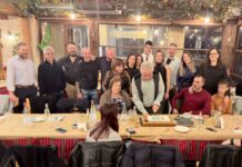 Χαμόγελα και αισιοδοξία για τη νέα χρονιά στην κοπή της πίτας της εταιρείας «Σαλάτες Οικονομάκη»