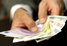 Κλειδώνει η αύξηση του κατώτατου μισθού την 1η Απριλίου: Ποια 20 επιδόματα «συμπαρασύρει» και πού φτάνει ο μέσος μισθός