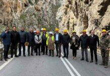 Η Αντιπεριφερειάρχης Ρεθύμνης Μ. Λιονή επισκέφτηκε σήμερα το Κουρταλιώτικο Φαράγγι όπου πραγματοποιούνται εργασίες καθαρισμού από την Διεύθυνση Τεχνικών Έργων της Π.Ε. Ρεθύμνης