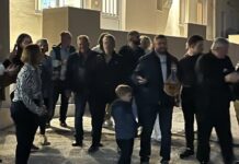 Ο Αΐμονας τραγούδησε ξανά: Καντάδες με μπροστάρη τον Γρηγόρη Σαμόλη ζωντάνεψαν την παράδοση