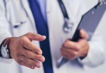 «Μαϊμού» φυσικοθεραπείες με ΑΜΚΑ ανυποψίαστων πολιτών – Στα χέρια της ΕΛ.ΑΣ. κύκλωμα απάτης σε βάρος του ΕΟΠΥ