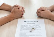 Γιατί αυξάνονται τα διαζύγια μετά τα 50; Οι ειδικοί έχουν βρει την αιτία και δεν είναι η απιστία