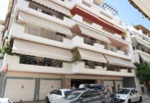 Πειραιάς: Αποκοιμήθηκαν μέσα στο αυτοκίνητο και δεν ξύπνησαν ποτέ – Το μοιραίο γκαράζ και το θρίλερ με τα καυσαέρια