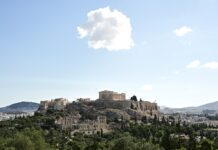 Η Αθήνα έγινε τουριστικός προορισμός 12 μήνες τον χρόνο, αλλά οι γειτονιές δοκιμάζονται