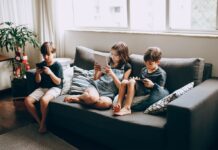 «Μπλόκο» φον ντερ Λάιεν στα social media: Τέλος για τα παιδιά κάτω των 13 ετών