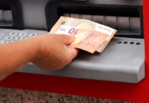 Κατώτατος μισθός: Στα 950 ευρώ ο στόχος για το 2027 – Το στοίχημα των 1.500 ευρώ στον ιδιωτικό τομέα