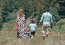Επίδομα παιδιού: Πώς διαμορφώνονται τα ποσά για 1, 2 και 3 παιδιά – Τι αλλάζει και τι μένει ίδιο
